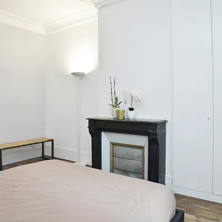 -votre Nid Familial Parisien - Batignolles アパート *