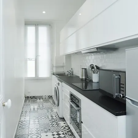 アパート -votre Nid Familial Parisien - Batignolles パリ